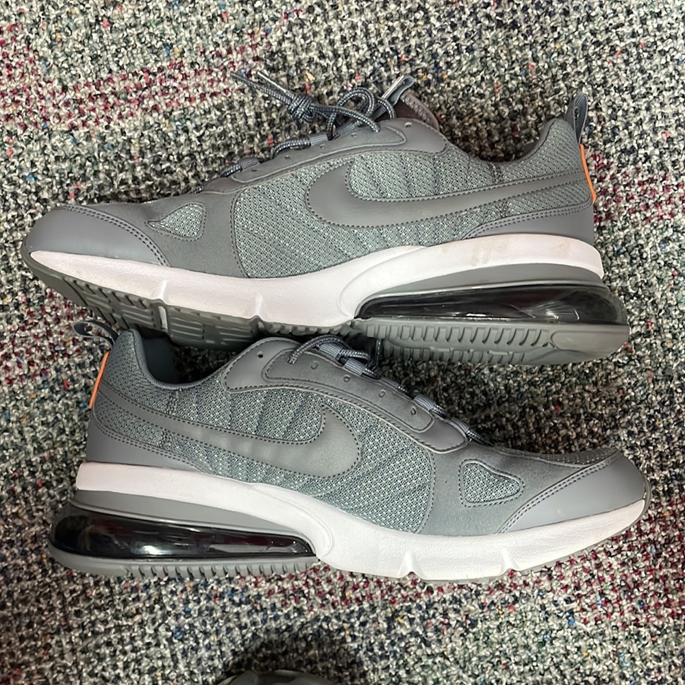Nike - Picture 2 of 7